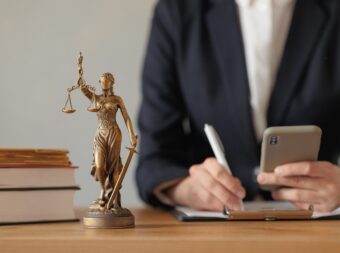 work-in-a-law-firm-or-a-law-firm-legal-advice-onl-2022-11-14-00-39-42-utc